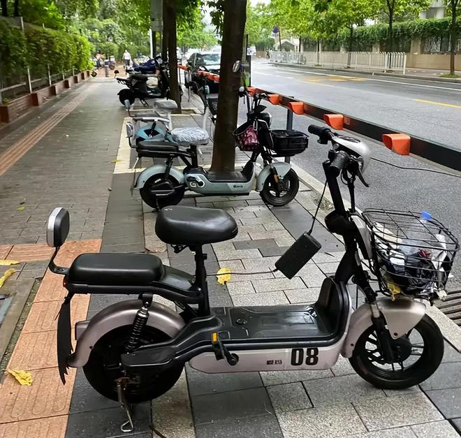 动车上路不用驾照适合60岁以上老年人骑行AG旗舰厅网站首页好消息！这类三四轮电(图4)